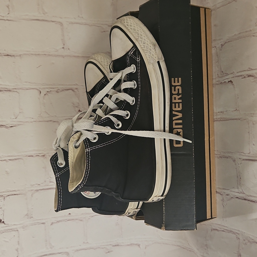 Womens Size 6 High Top Converse